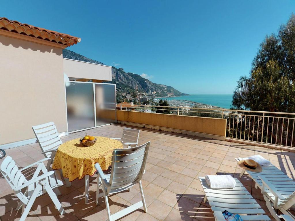 Petit 3P avec terrasse, piscine et garage - FR-1-196-193 - 2