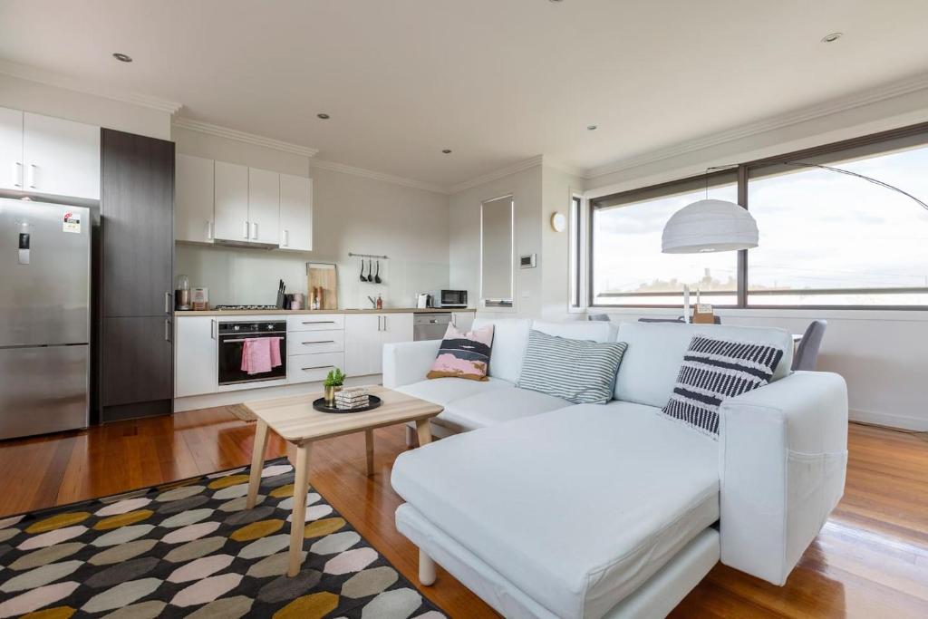 Primrose - Chic Mid-Century Style in Brunswick, Melbourne