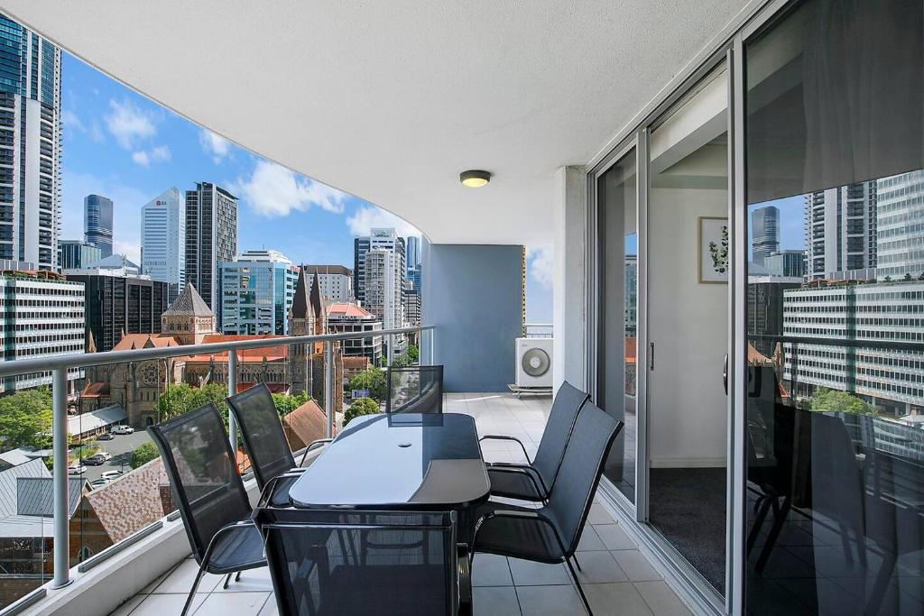 Best of Brissie - Chic Resort-style CBD Living, Brisbane