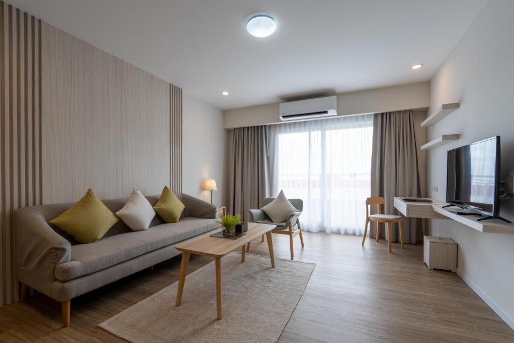 Shared lounge/TV area