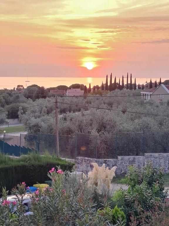 New apartment ViVaNo V I D with amazing view, Zambratija