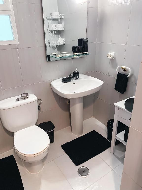 Pink Flamingo Apartment • Beach Home in Torrevieja - 4
