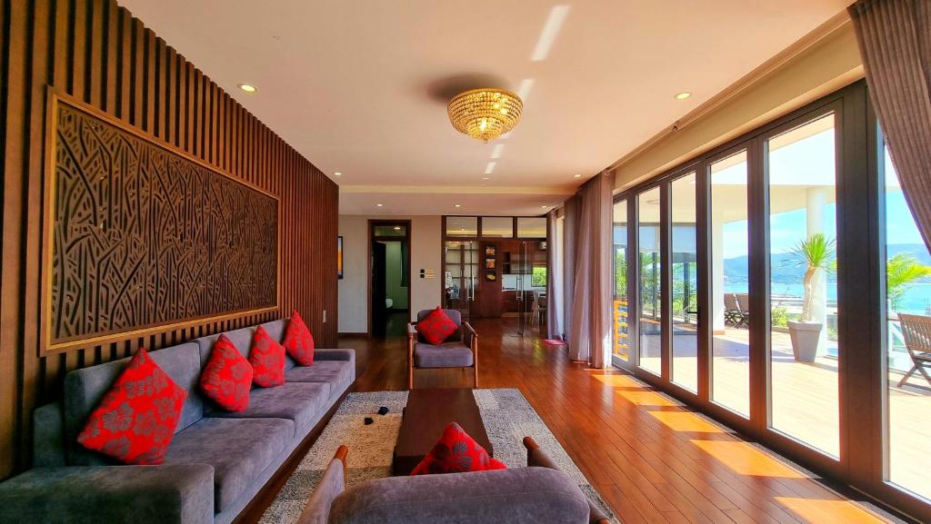 The Hill Ocean Villa With 5 bedrooms and Infinity Pool