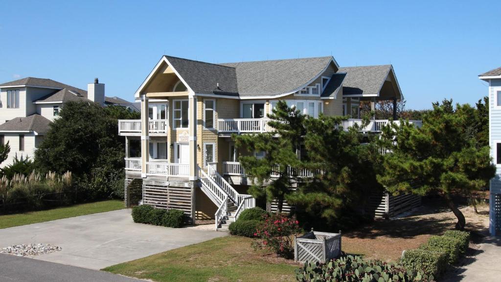 Oceanside, Ocean Views, Hot Tub, Close to Beach Access, 743, Golden Days, Corolla