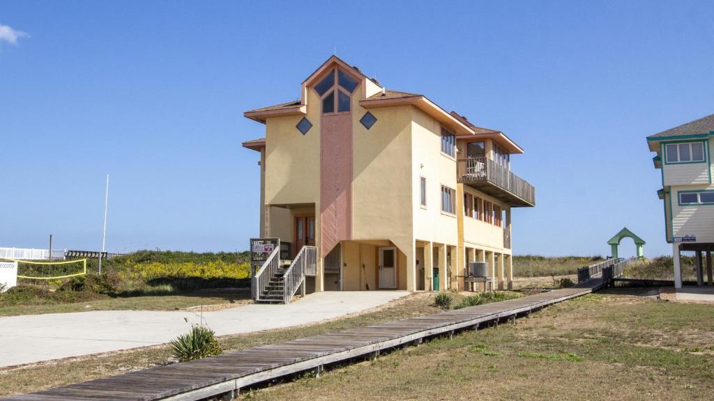 Oceanfront, Close to Beach Access, Ocean Views, Sun Decks, BS7, Bernices Dream, Duck