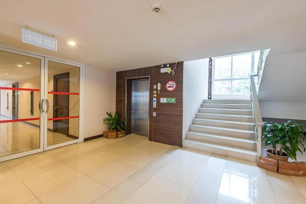 フロント・ロビー