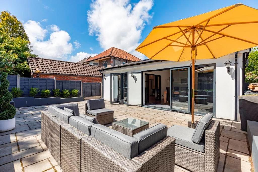 BOURNECOAST - MODERN BUNGALOW NEAR RIVER and SHOPS- HB2079, Bournemouth