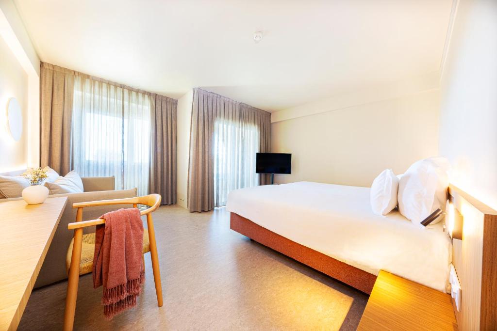 Shared lounge/TV area