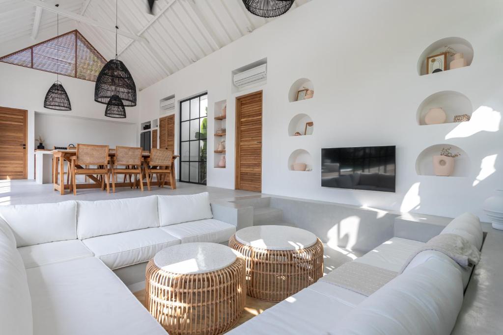 The Young Villas &#8211; Uluwatu