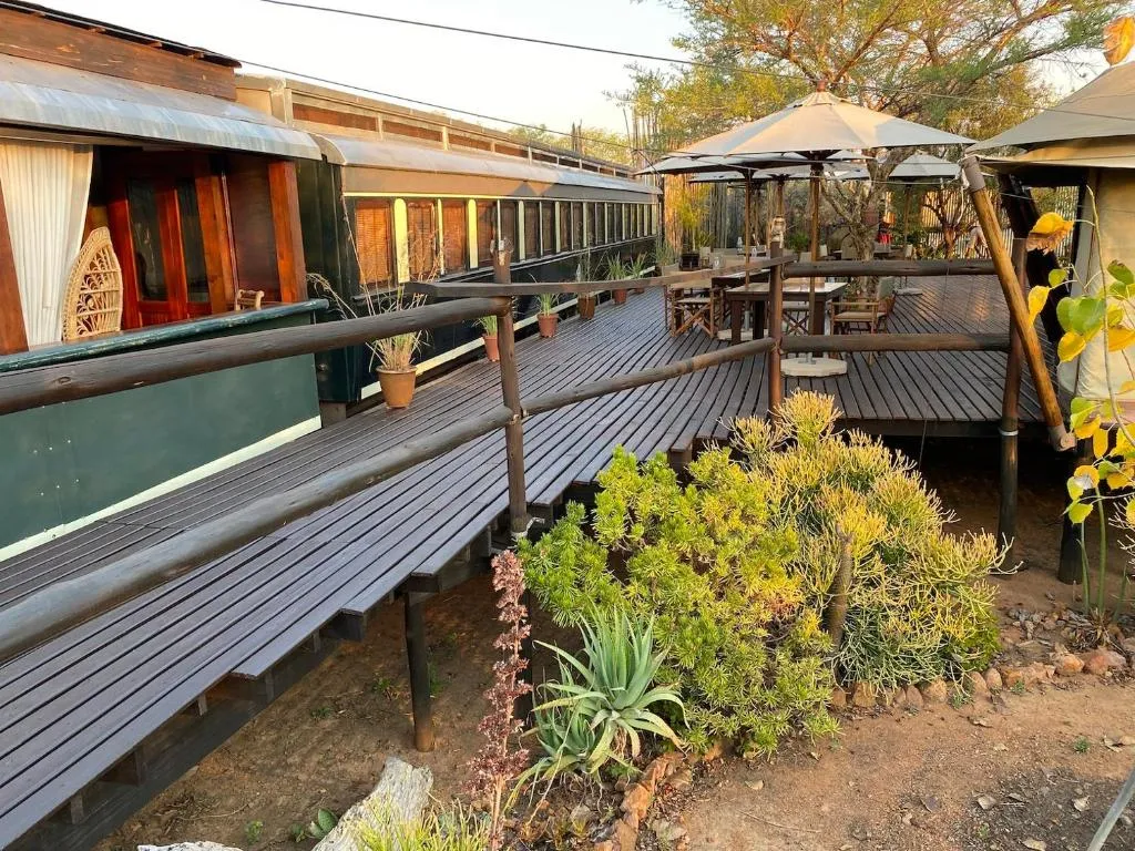 Out in Africa Wildlife Lodge, hotel in Dinokeng Game Reserve