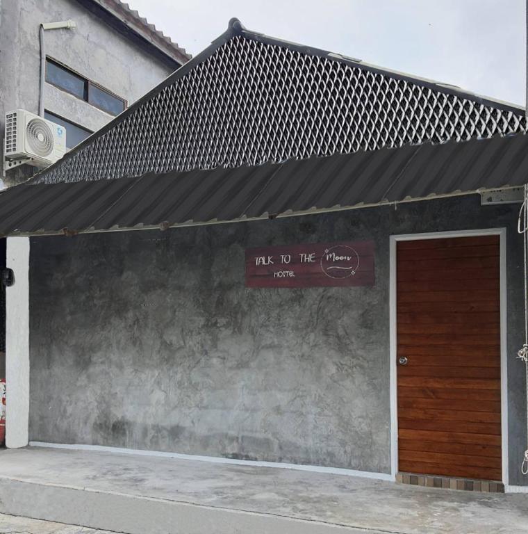 TALK TO THE MOON HOSTEL, Haad Rin