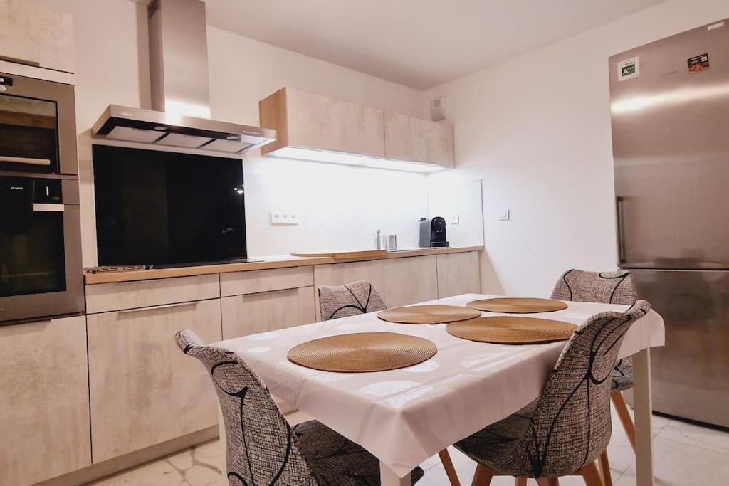 Spacieux, lumineux, chic ,60m2 au coeur du Lyon 6ème -Quartier Foch- avec grand balcon - 3
