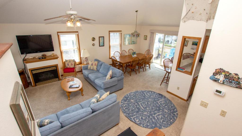 Oceanside, easy walk to Beach, Hot Tub, Dogs Welcome, OL4, Lakes Ocean View, Corolla
