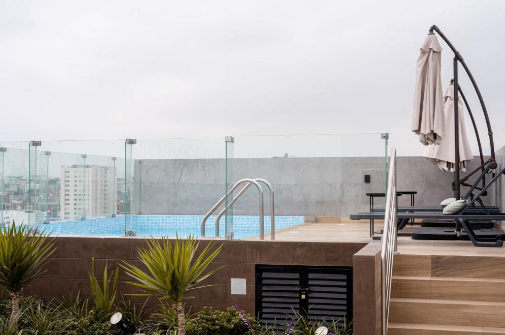Beautiful Space in Miraflores 3BR 2Bths Exclusive King Bed Suite and Parking - 4