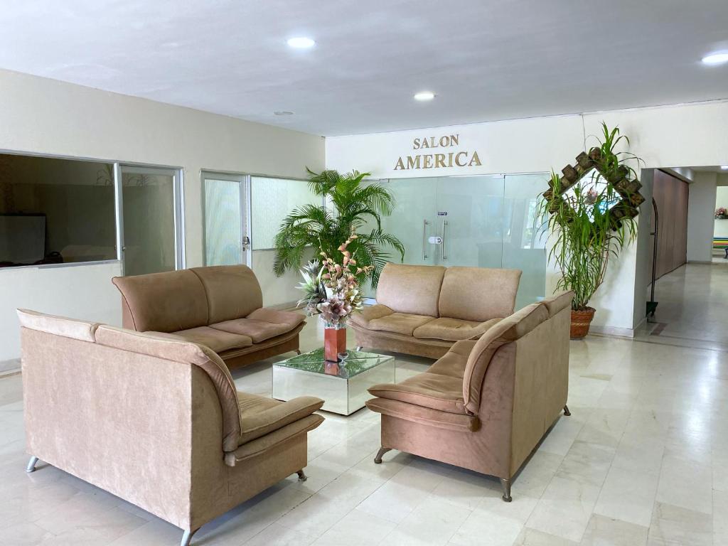 Lobby, Hotel Continental Plaza in Barranquilla