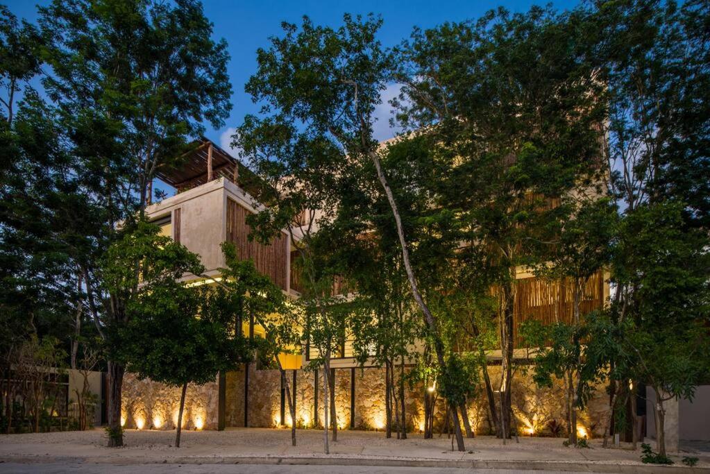 Beyond Amazing 3BD 2BR/ Balcony - 3