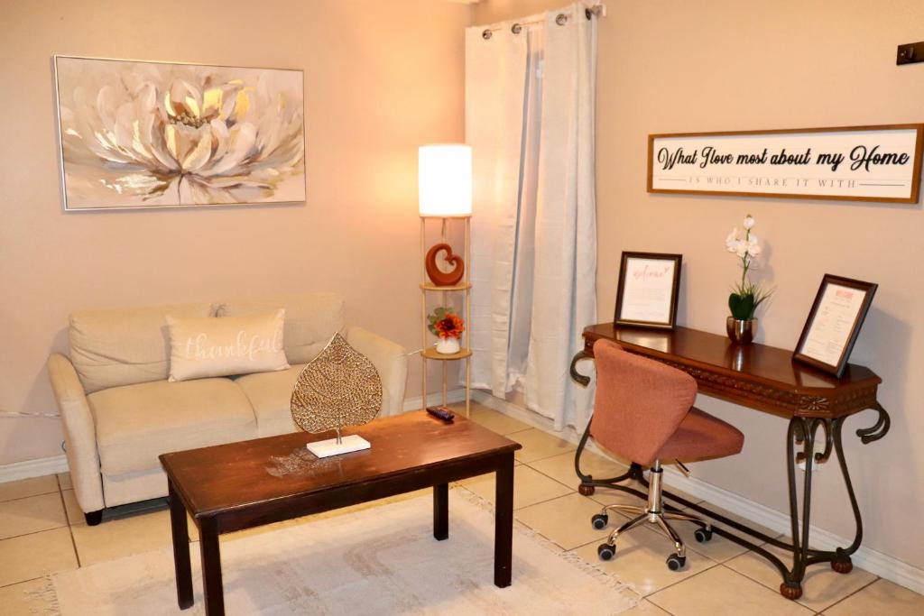 The Transient Stay, Eagle Pass