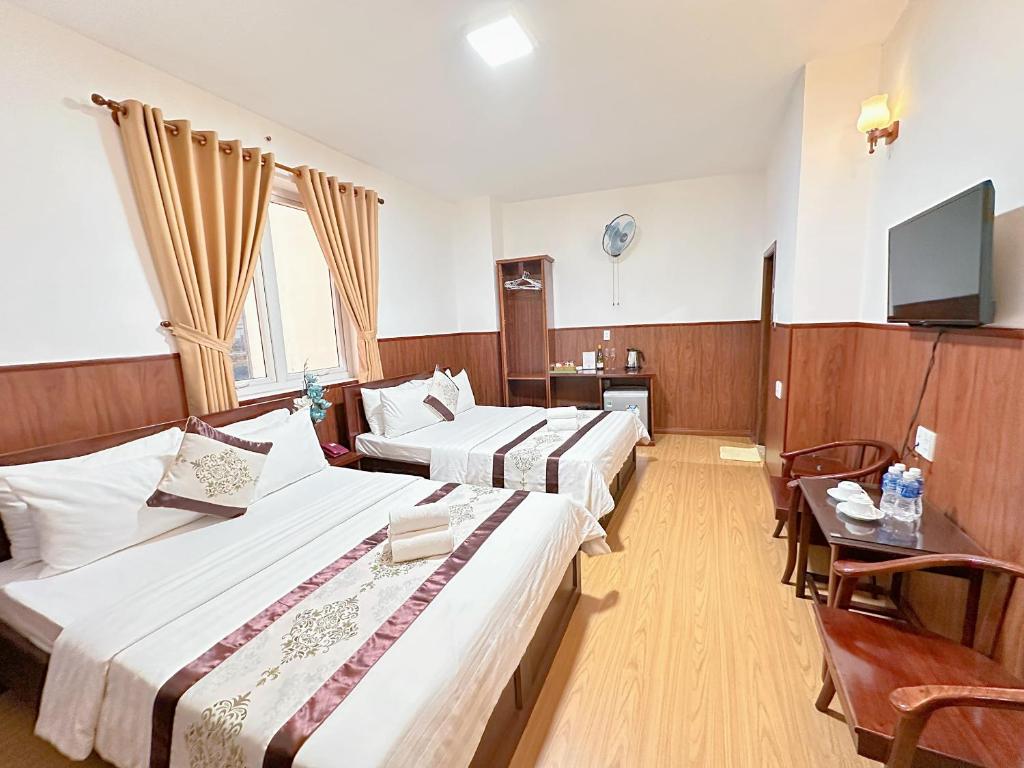 Nhat Minh Etown Hotel