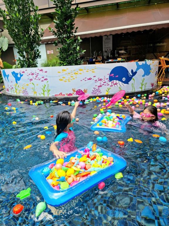Swimming pool