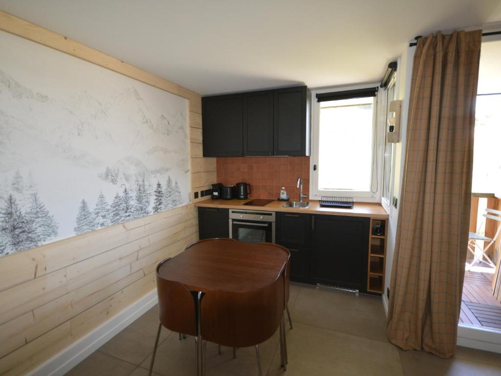 Studio rénové au pied des pistes avec balcon et cuisine équipée - FR-1-755-9 - 2