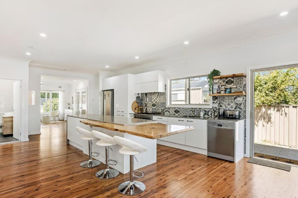 Shoalax at Shoal Bay, Shoal Bay