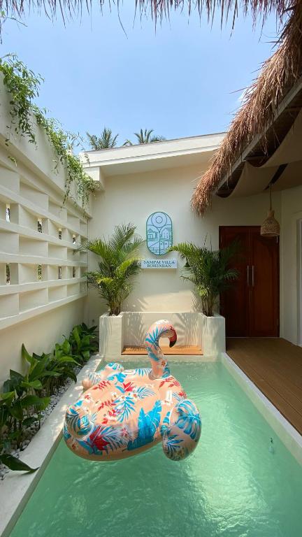 Sampai Villa Bohemian, Kentisari