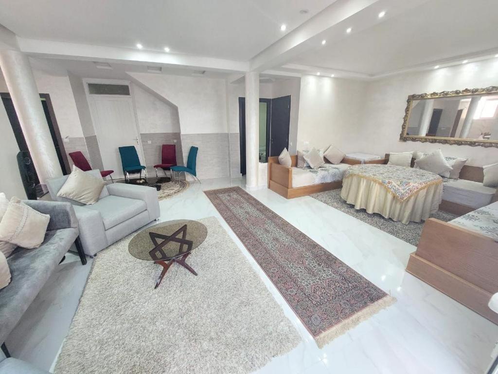 Mdiq yasmina, Mʼdik