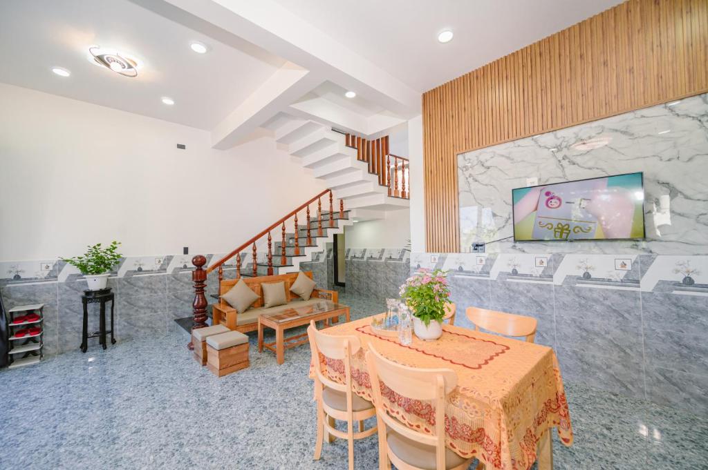 Moon River House