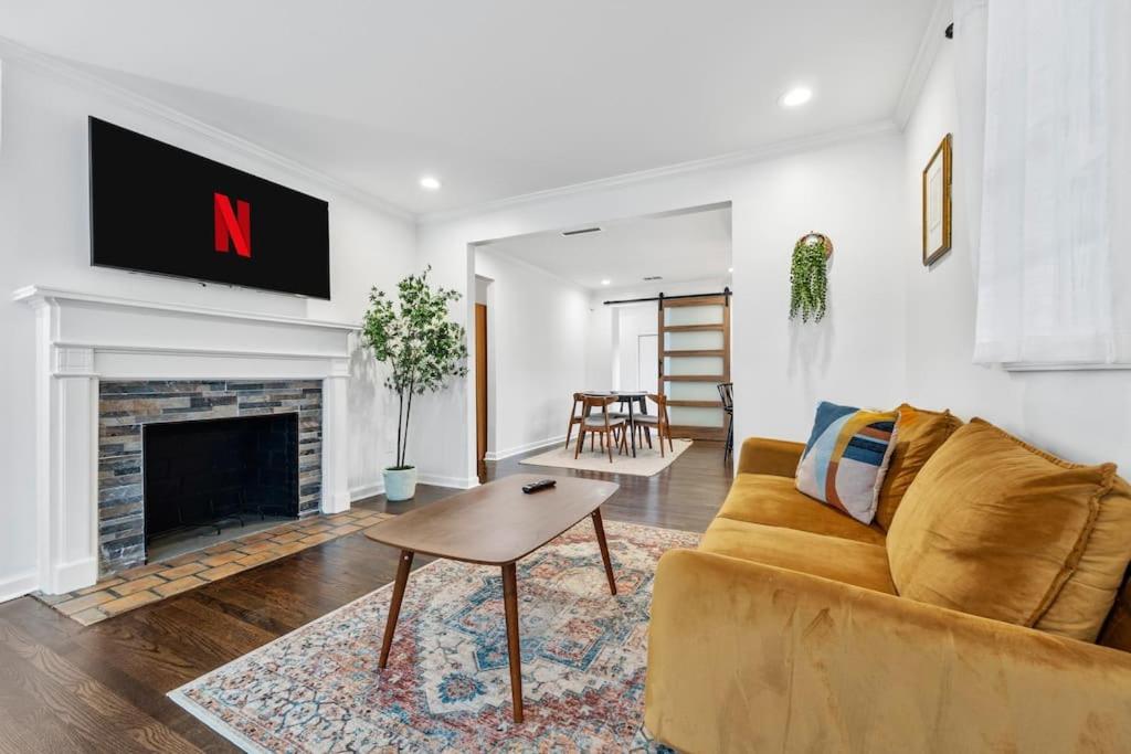 NEW! Modern Boho w/ 5BD/2BR Sleeps 10, Atlanta