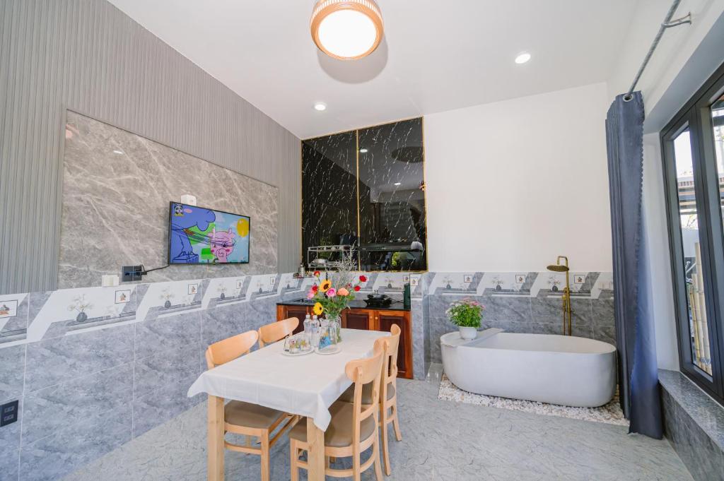 Moon River House
