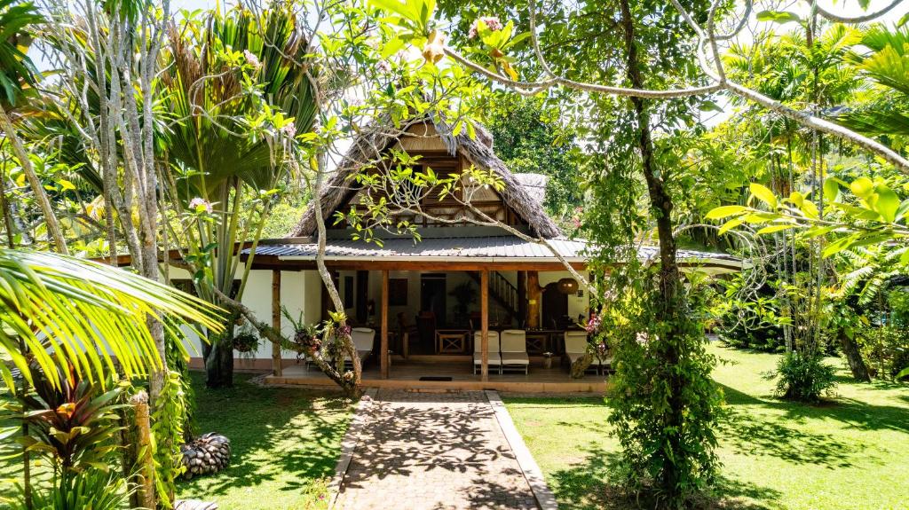 Anse Lazio Lodge