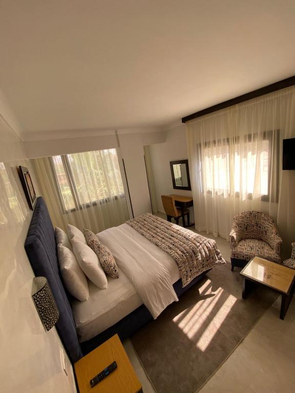 Shared lounge/TV area