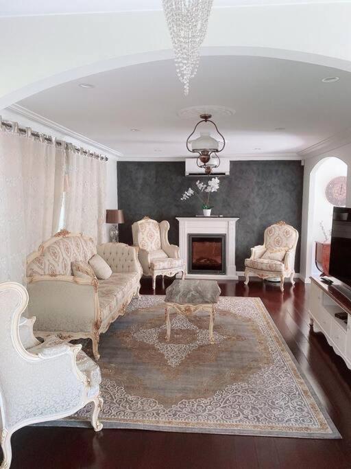 4 BR House - Walk to Station & Nepean Hospital