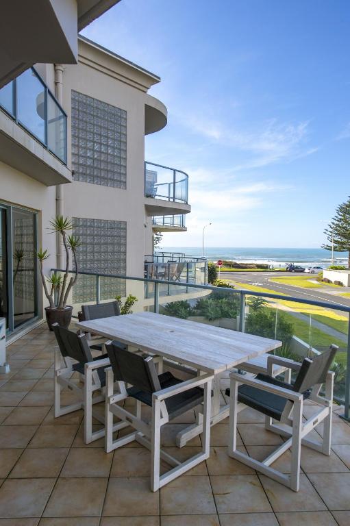 Beach, The Reef Beachfront Apartments in Tauranga