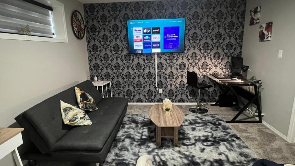 Fully Separate & Private Guest Suite, Edmonton