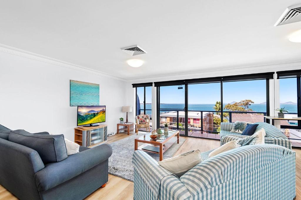Peninsula Waters Unit 14 Soldiers Point Road 2