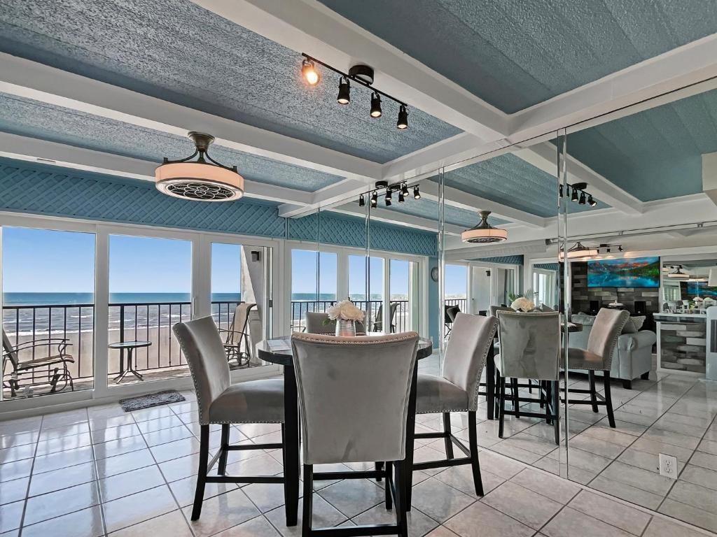 Amazing and Spectacular ocean and beach views in Galveston, Galveston