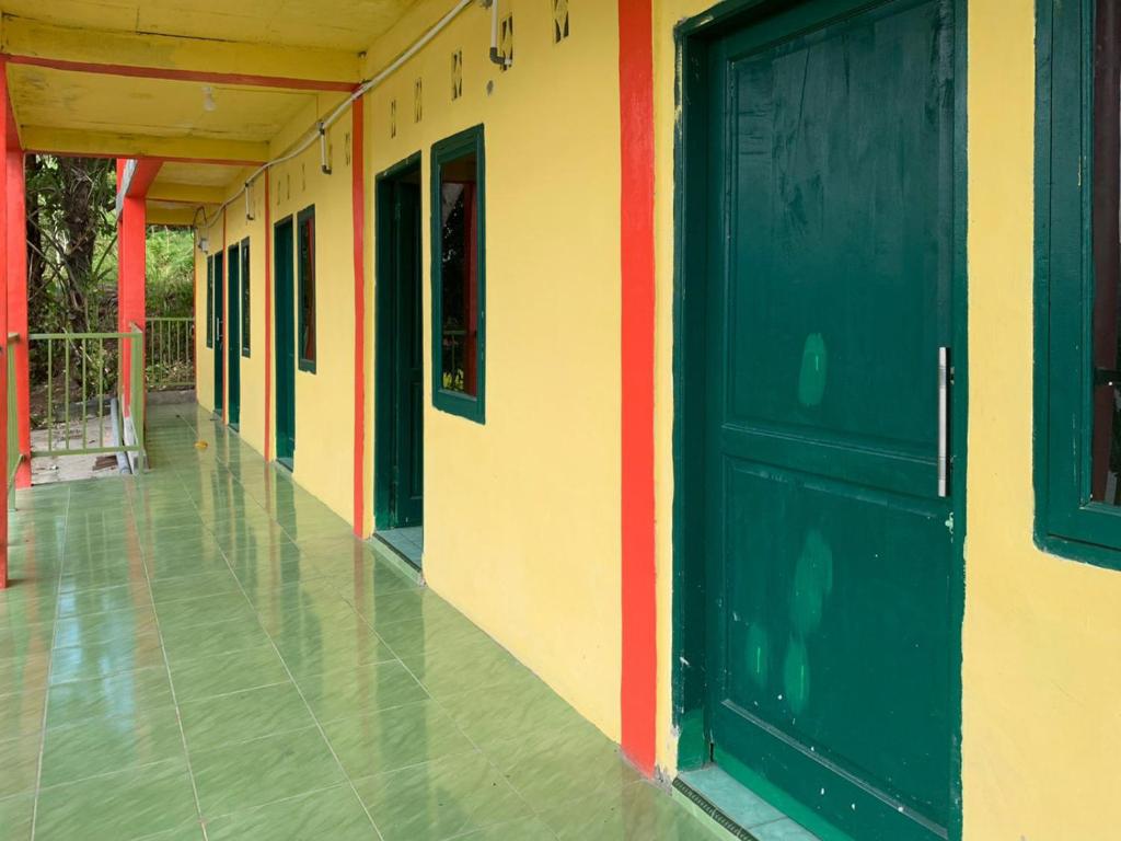 4. RedDoorz..