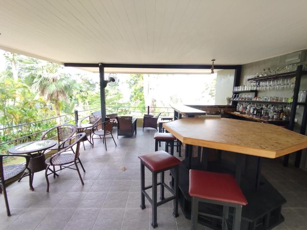 Bar/lounge, Lazy Republique Villa in Koh Chang