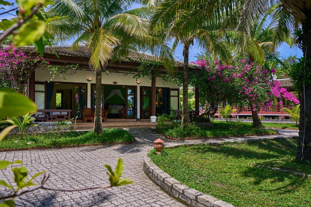 Lang Co Beach Resort