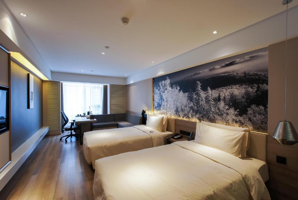 비엔나 호텔 주변 고속철도역이나 쇼핑몰과의 접근성示意 이미지