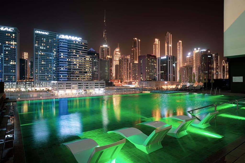 Waves Holiday Homes - 15 Northside, Tower 1, Two Bedroom, Dubaï