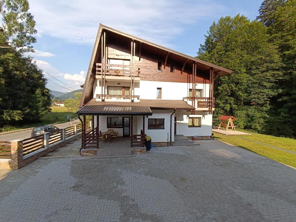 Mountain Break Azuga, Azuga