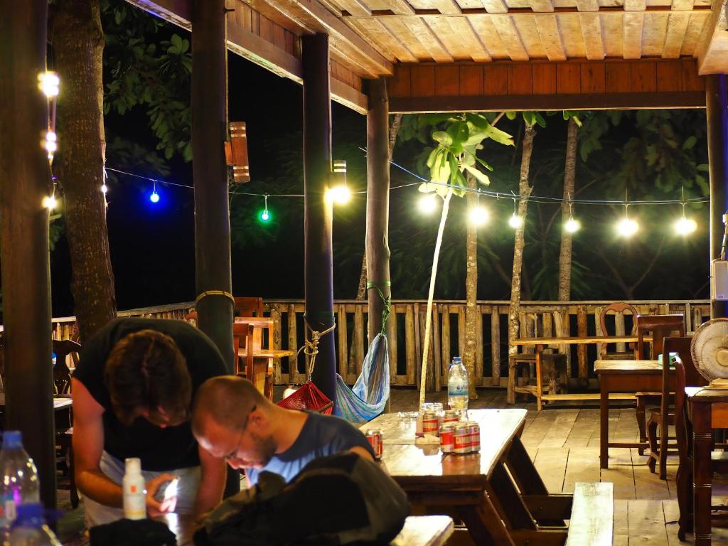 ココナッツビーチ バンガローズ (Coconutbeach Bungalows) レストラン