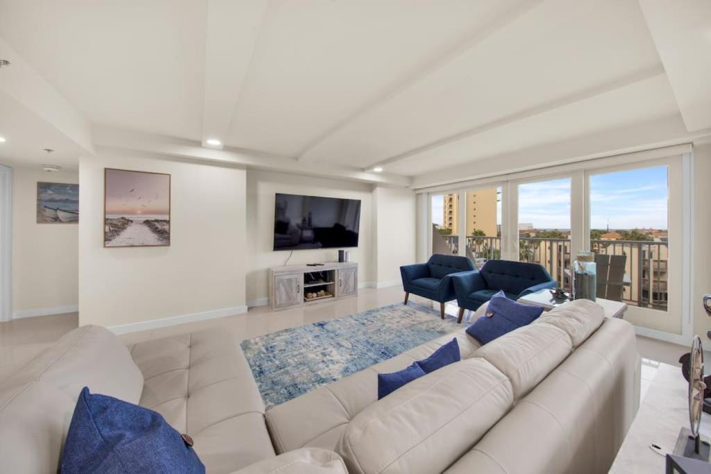 Amazing 5th floor beachfront condo wonderful views, South Padre Island