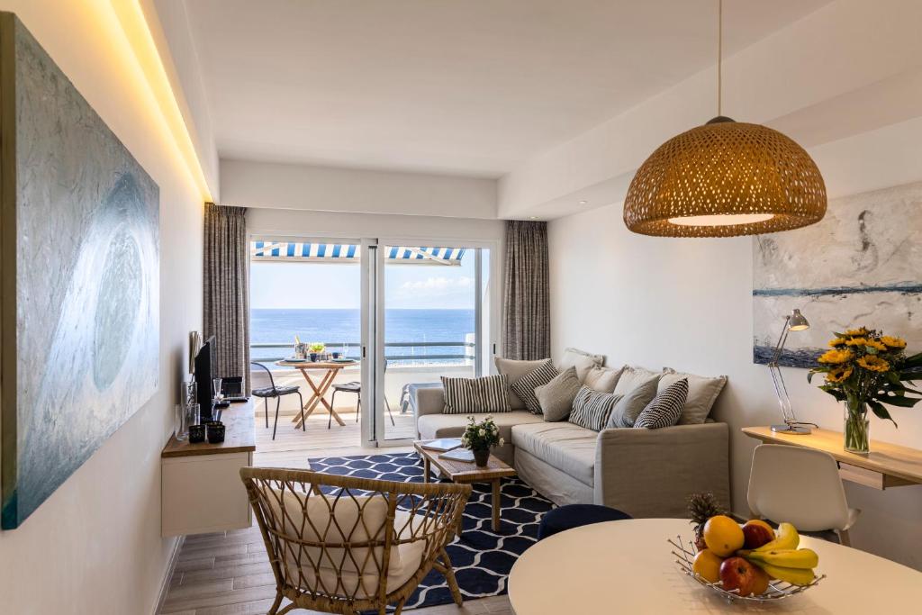 Stunning Sea View Apartment - 2