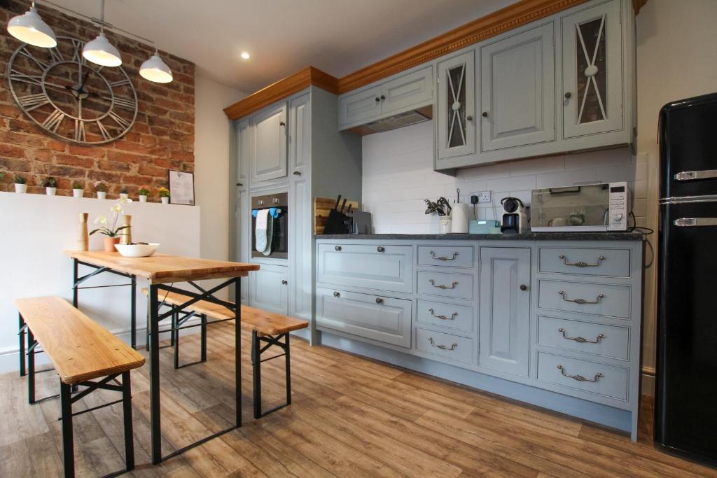 Fairways View - Spacious Apartment - Sleeps 6 - Lovely Views