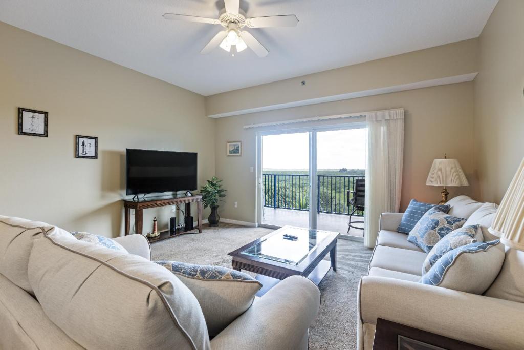 Estuary Views Close to Pool Amenities Walk to Beach 9-505, New Smyrna Beach