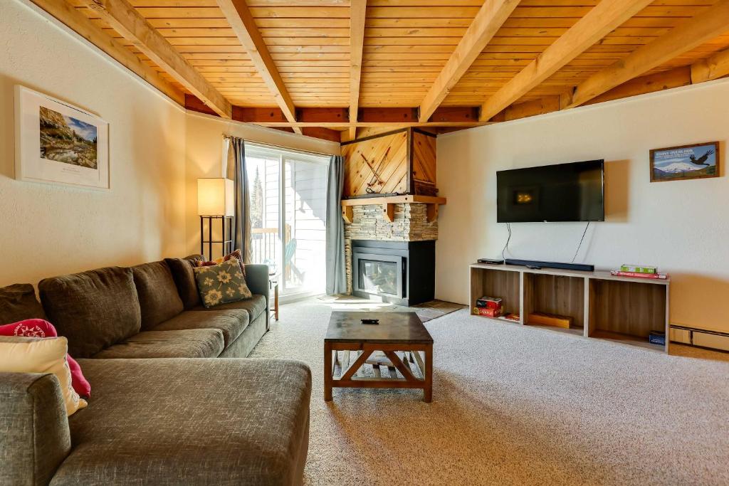 Mtn-View Condo with Community Perks in Silverthorne, Silverthorne