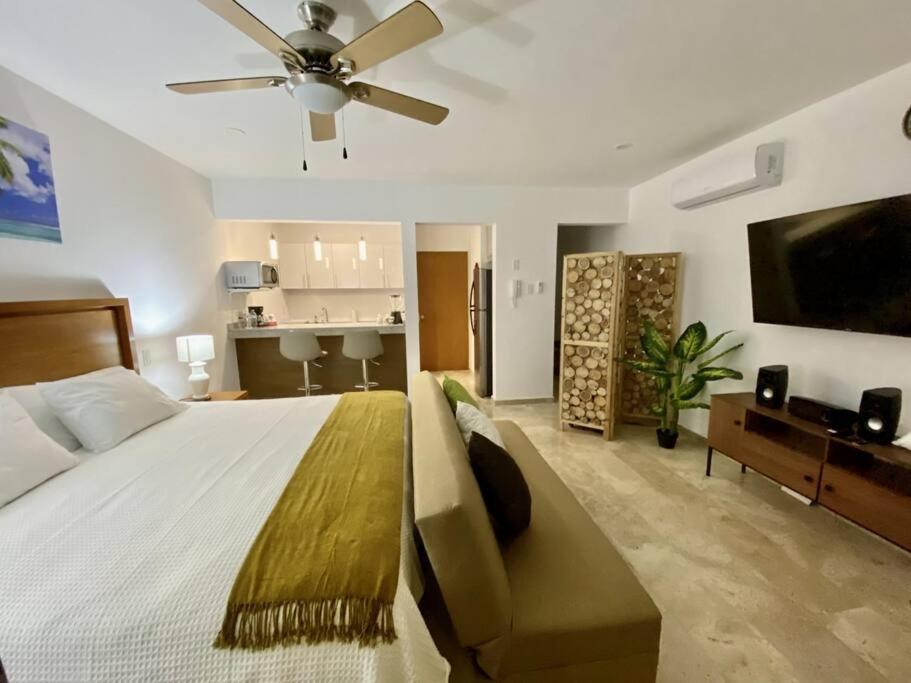 Amazing, luminous studio close to beach and 5th Av, Playa del Carmen